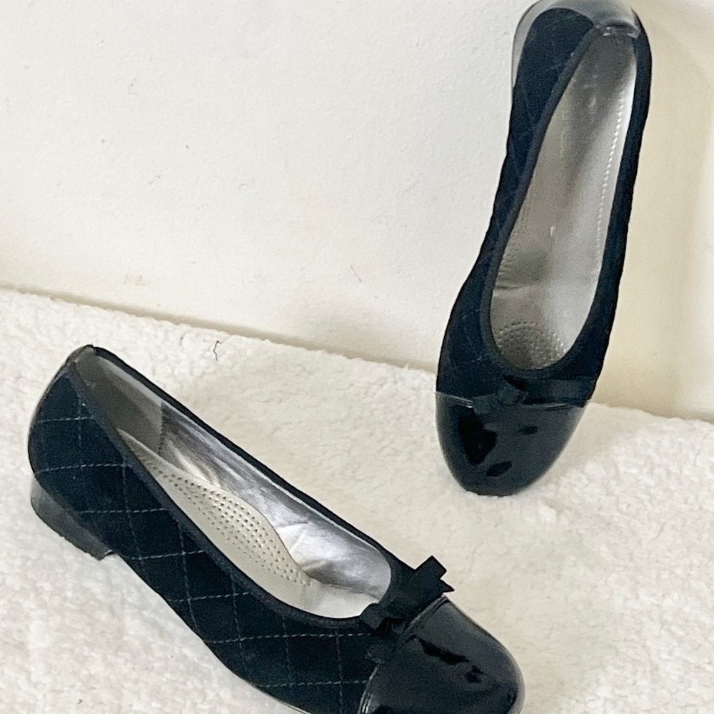 Elegant Black Loafers with Rounded Toe Sz 9
